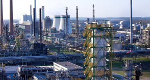 СМИ: "Роснефть" расширяет деятельность на немецком рынке переработки нефти