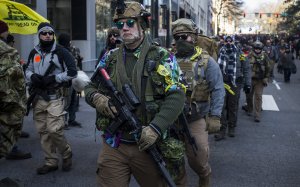 В США 22 тысячи человек вышли на митинг за право ношения оружия. Они принесли с собой винтовки, дробовики и пистолеты