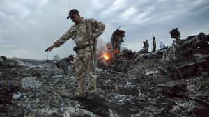 Расследование МН17: Россия и украинские повстанцы имели "почти ежедневные контакты" перед сбитием самолета, говорят следователи