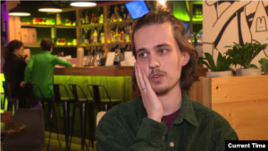 Комик Долгополов, которого ищет полиция в связи с обвинениями в оскорблении верующих, уехал из России в Израиль