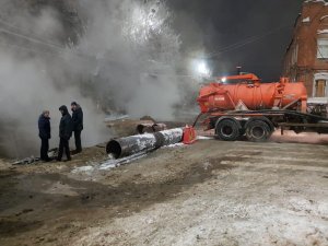 Саратовцы вновь остались без отопления из-за аварии на теплотрассе