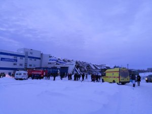 На заводе "Новотранс" в Кузбассе частично обрушилась кровля цеха