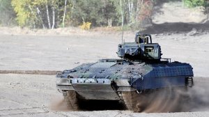 Bild: из-за проблем с бронетехникой немецкие командиры используют на учениях обычные автомобили