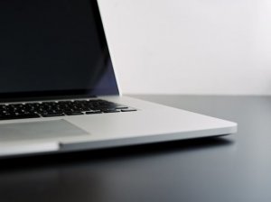 Правительство поддержало законопроект сенатора Клишаса об идентификации пользователей электронной почты