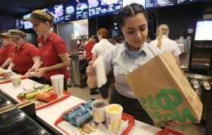 McDonald’s на Пушкинской в честь 30-летия вернет цены 1990 года: гамбургер, чизбургер или чикенбургер за 3 рубля (на один день и не более 4 шт. в одни руки)