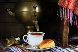 Под Вологдой пенсионерка напоила ворвавшегося грабителя чаем с пирогами