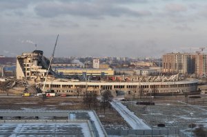 С рухнувшей крыши СКК не успел спастись рабочий. Он погиб.