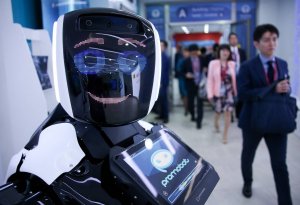 Госуслуги 2.0 и "чиновник-робот": каким видит будущее России новый министр связи