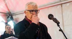 Раймонд Паулс о спектакле Серебренникова: 1,5 часа по сцене бегают голые люди, латыши не поняли
