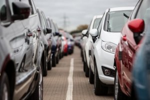 Французский авторынок в январе упал на 13%