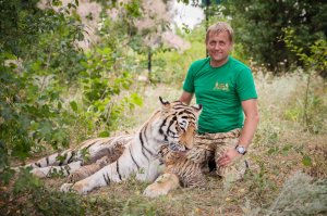 После недельного пребывания в СИЗО, директора сафари-парка "Тайган" Олега Зубкова освободили в зале суда