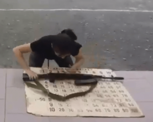 Разбирающая за несколько секунд автомат девушка поразила мужчин в Северной Осетии