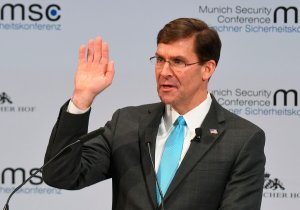 Министр обороны США:  Huawei небезопасна для связи США и союзников по НАТО