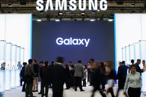 Компания Samsung согласилась предустанавливать российское ПО