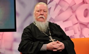 Протоиерей Смирнов назвал российских мужчин национальной катастрофой и бессовестным народом из маменькиных сынков