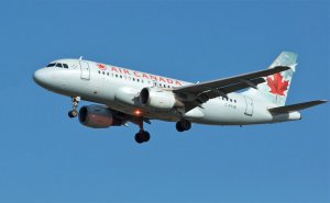 Самолет Air Canada приземлился в Торонто без колеса