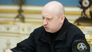 "...мы и до сих пор не можем объявить войну ядерному государству...." (Турчинов объяснил, почему Украина не объявила войну России)