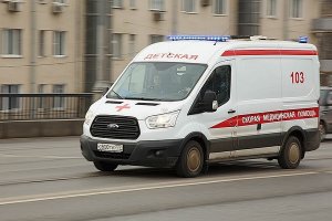 В Подмосковье автомобиль сбил трех человек на остановке
