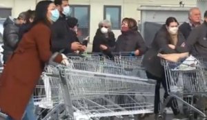 На севере Италии началась паника из-за эпидемии коронавируса Covid-19