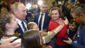 Путин пообщался с детьми в парке "Остров мечты"