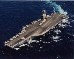 Авианосец ВМС США вошел в Средиземное море