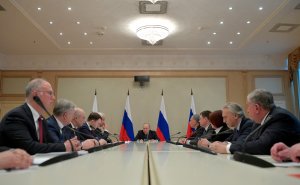 Путин провел совещание в терминале аэропорта Внуково-2