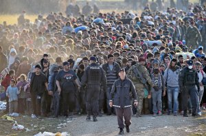 Уже 100 тысяч: Турция продолжает «бомбардировку» Европы мигрантами