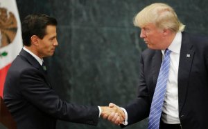 Пожавший руку Трампу сообщил о контакте с зараженным коронавирусом