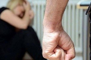 Житель Сочи избил собственную мать, после чего сбросил женщину с 4 этажа