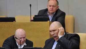 Не переизбравшиеся в Госдуму депутаты получат годовую зарплату и соцгарантии
