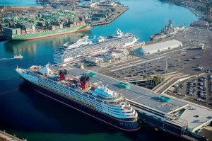 В США начались первые массовые увольнения из-за коронавируса