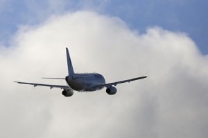 Летевший в Москву SSJ-100 подал сигнал тревоги
