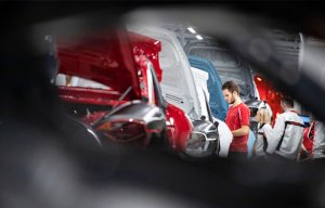 Европейские автопроизводители остановили производство