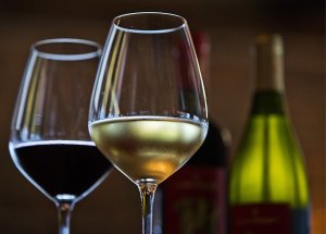 В правительстве хотят ускорить принятие решения об онлайн-продаже алкоголя в РФ