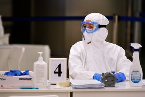 Российские врачи скорой во Владимире отказались работать без спецкостюмов в условиях пандемии