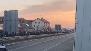 Западную границу Украины перед полным закрытием штурмуют тысячи заробитчан