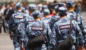 Новая газета: Что делает Росгвардия на улицах Москвы?  (Патрули не будут насильно доставлять пожилых людей домой)