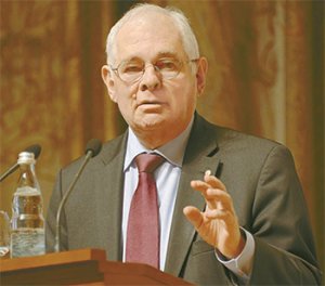 Леонид Рошаль: "Нам нужно спокойно пройти по острию ножа"