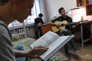 Россияне на карантине планируют читать Кинга, Акунина и Толстого