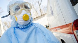 Хвалёная медицина США оказалась беззащитна перед коронавирусом. Россия даже с "убитыми" больницами показала зубы
