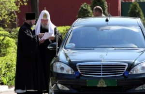 Патриарх Кирилл объезжает Москву с иконой для избавления от коронавируса