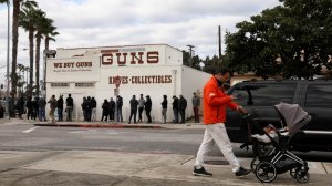 SRF: из-за коронавируса американцы раскупили не только туалетную бумагу, но и оружие