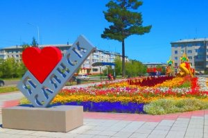 В иркутском городе мэр разрешил открыть магазины, рестораны, парикмахерские и детсады