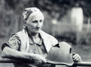 "Или уйдёте, или похороните меня рядом с моими солдатиками" - сказала Аршалуйс и взвела курок