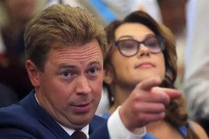 Мужчина с документами экс-губернатора Севастополя Овсянникова устроил дебош в аэропорту Ижевска