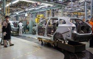 Крупные российские автоконцерны возобновили работу после приостановки деятельности
