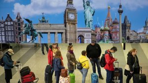 Россия своих не бросает — но именно своих  (Самолет с россиянами прибыл в Нижний Новгород из Бангладеш)
