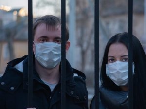 России предрекли режим самоизоляции до лета.  Эксперты полагают, что пик заболеваемости коронавирусом придется на начало мая