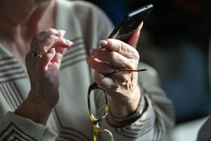 Apple и Google будут отслеживать контакты больных COVID-19