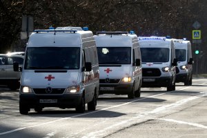 ​Инфографика: хроника пандемии в России и мире